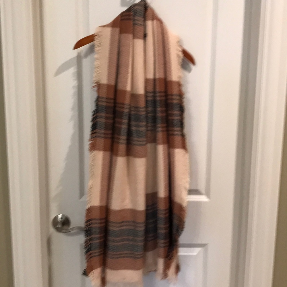 H & M shawl / scarf / wrap NWT!